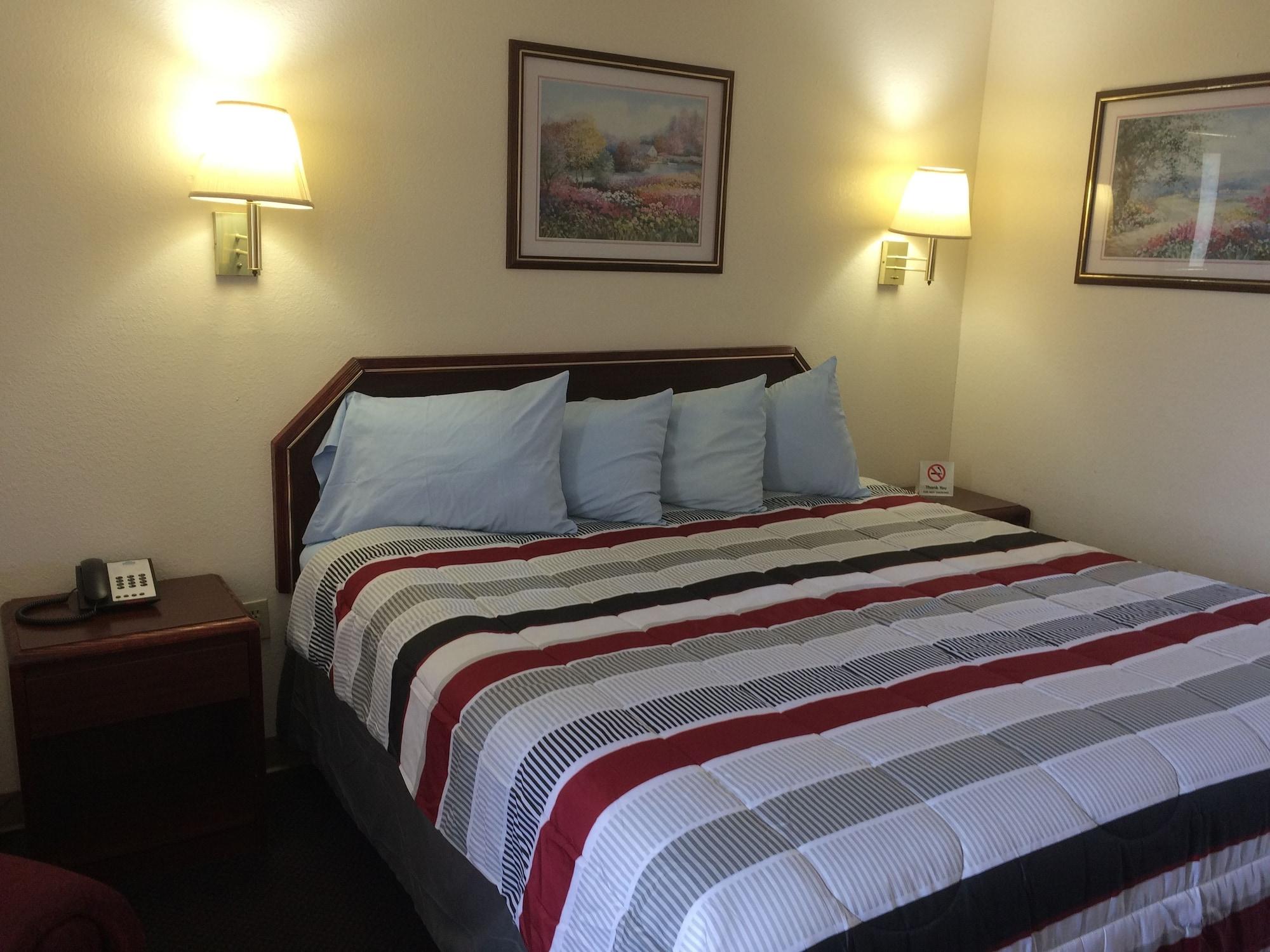 Luxury Inn & Suites Selma Bagian luar foto