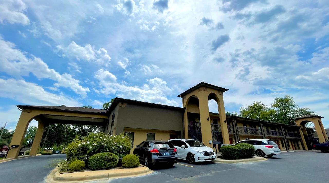 Luxury Inn & Suites Selma Bagian luar foto