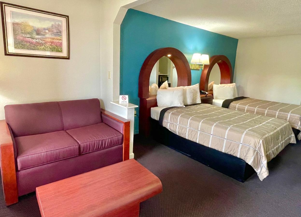 Luxury Inn & Suites Selma Bagian luar foto