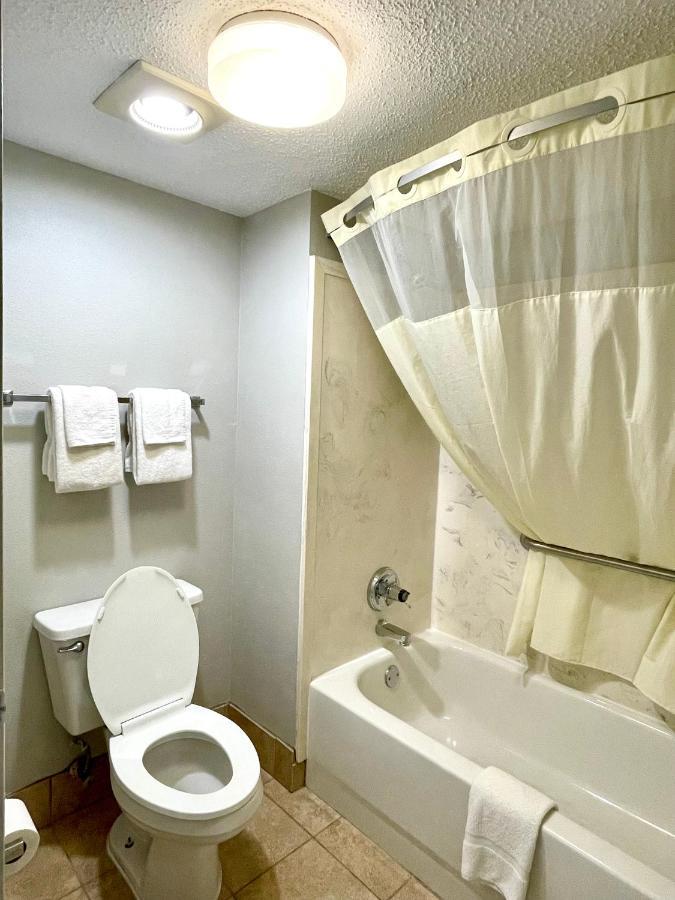 Luxury Inn & Suites Selma Bagian luar foto
