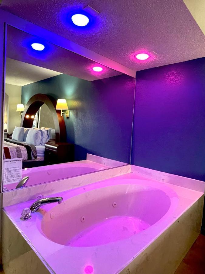 Luxury Inn & Suites Selma Bagian luar foto
