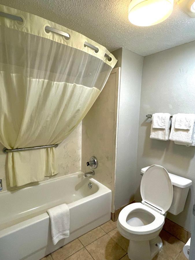 Luxury Inn & Suites Selma Bagian luar foto