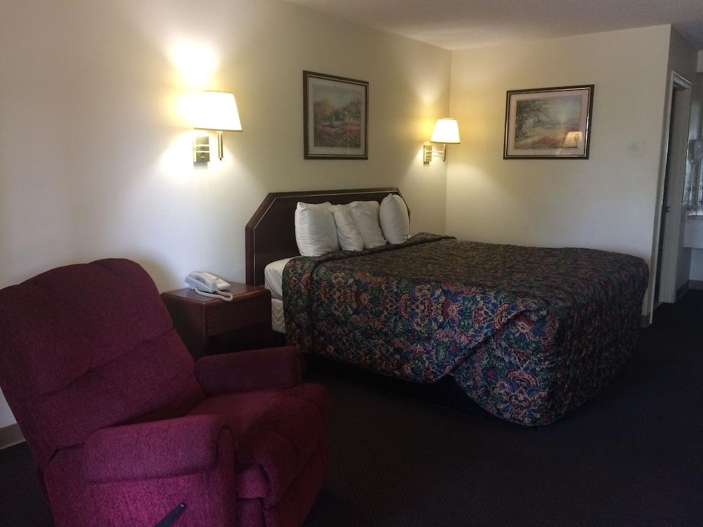 Luxury Inn & Suites Selma Bagian luar foto