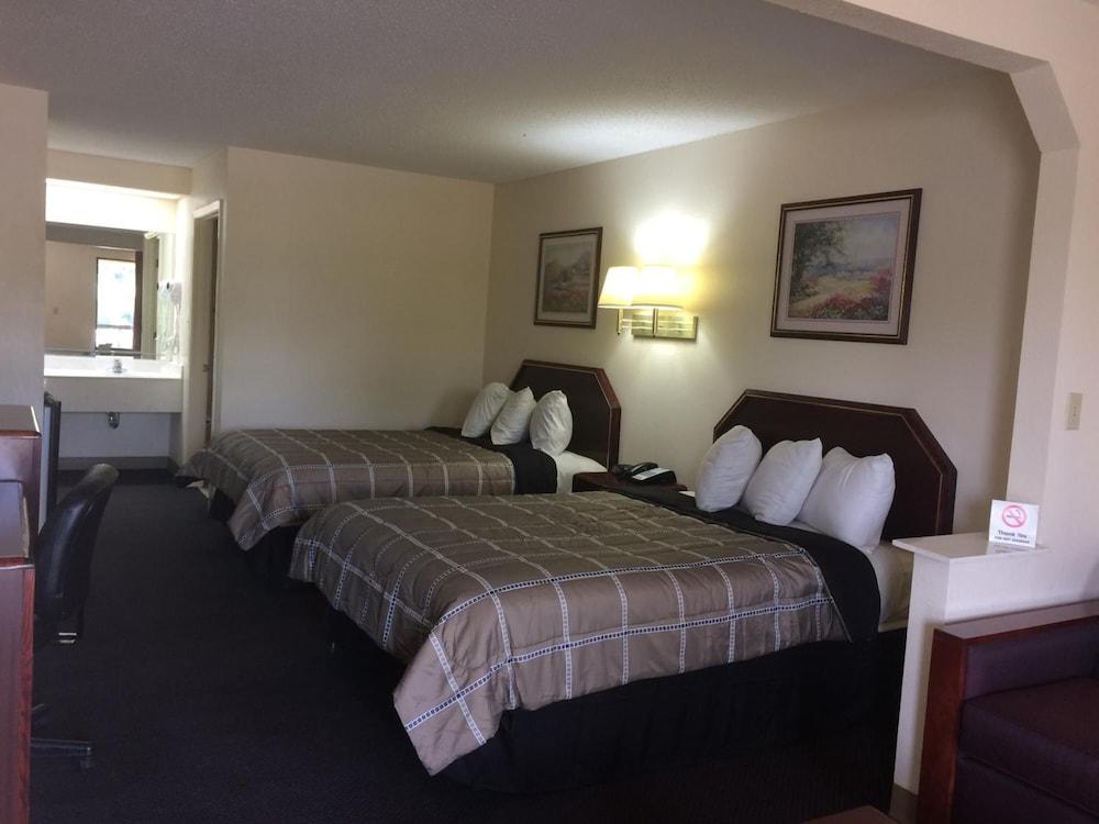 Luxury Inn & Suites Selma Bagian luar foto