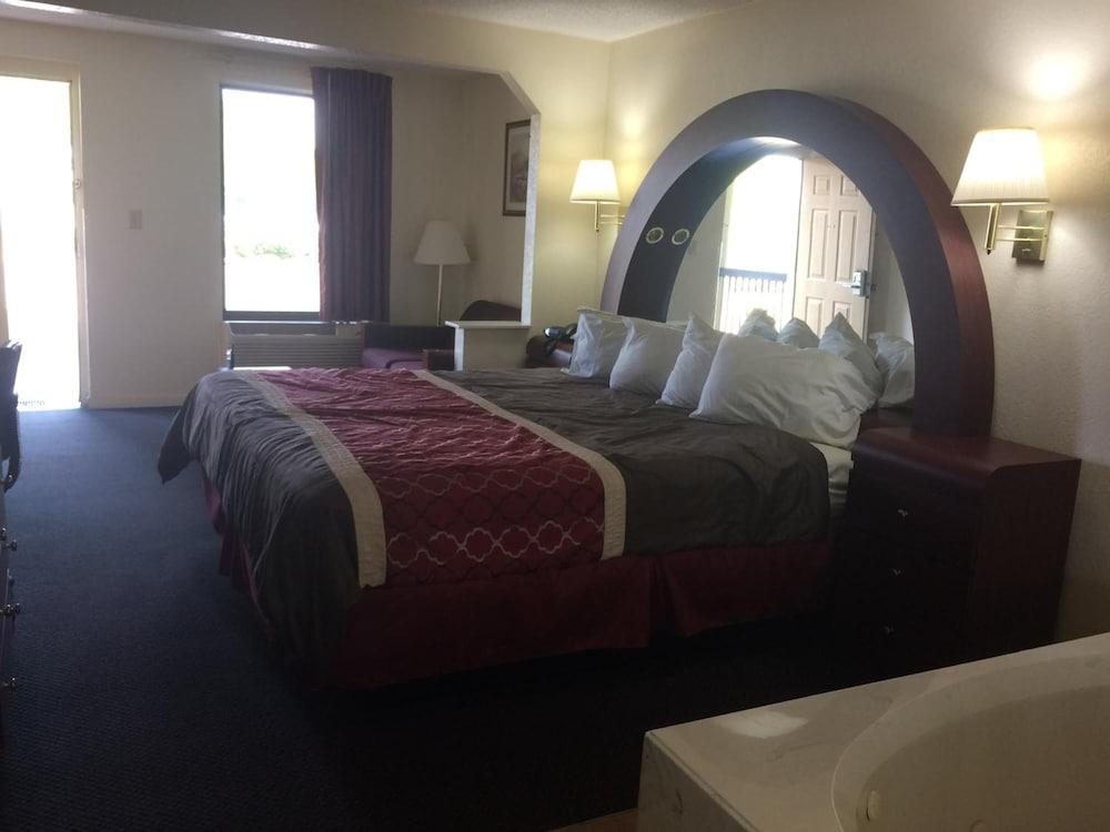 Luxury Inn & Suites Selma Bagian luar foto