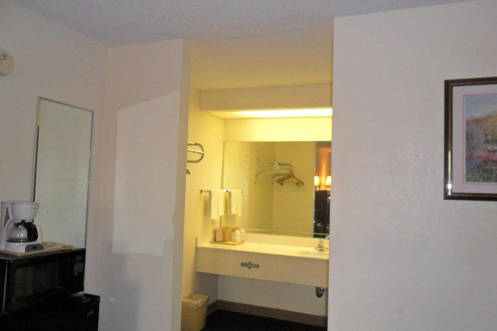 Luxury Inn & Suites Selma Bagian luar foto