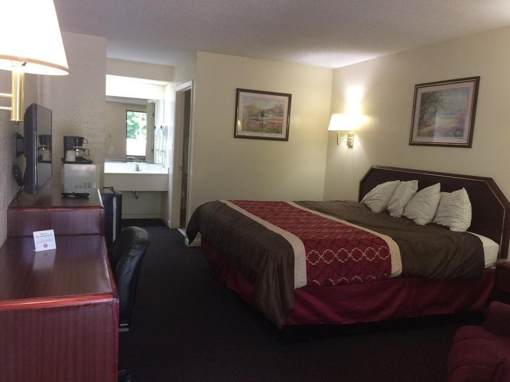 Luxury Inn & Suites Selma Bagian luar foto