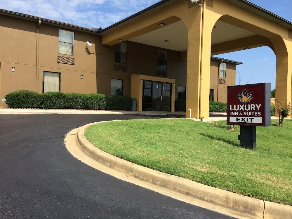 Luxury Inn & Suites Selma Bagian luar foto