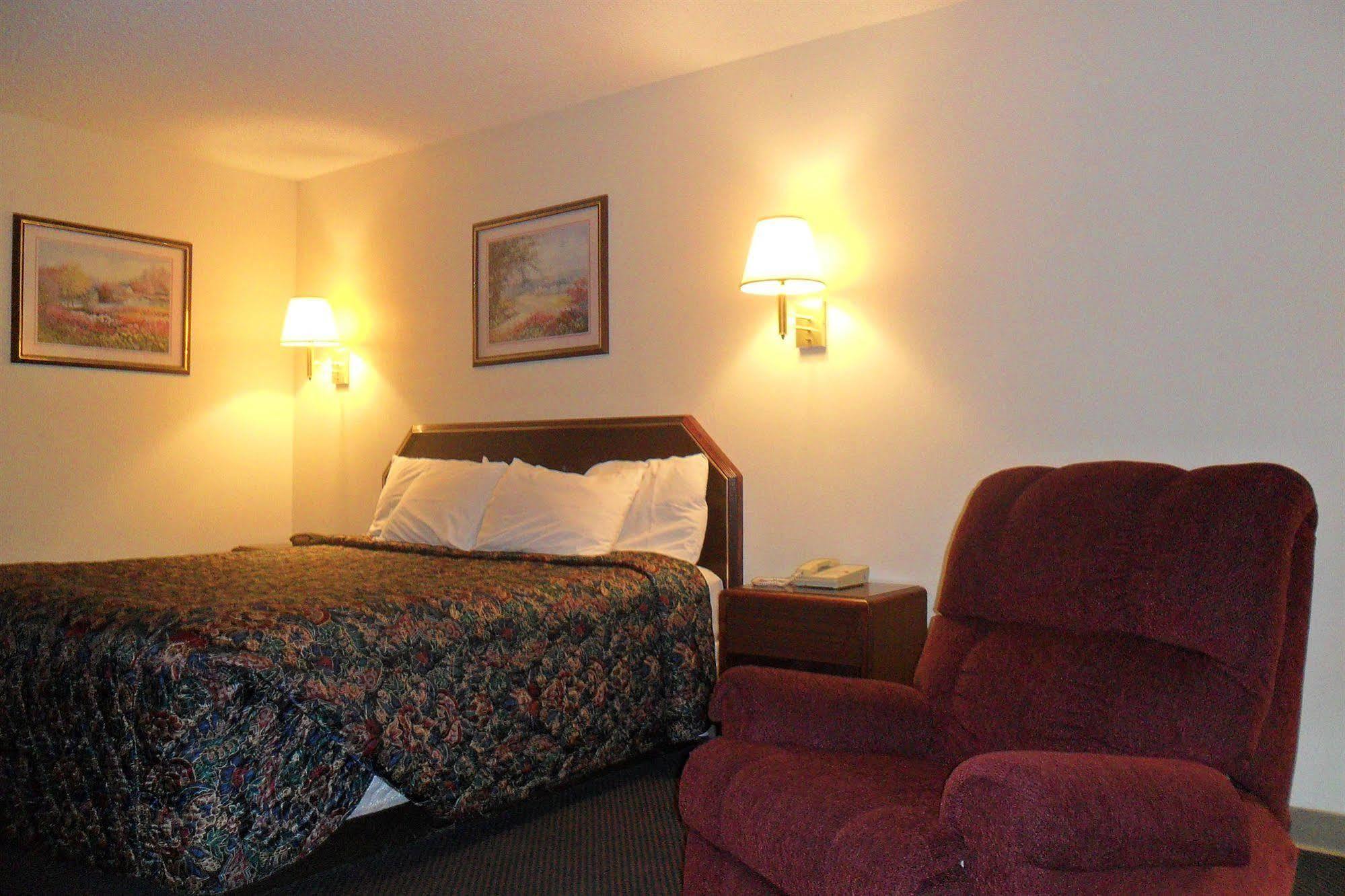 Luxury Inn & Suites Selma Bagian luar foto