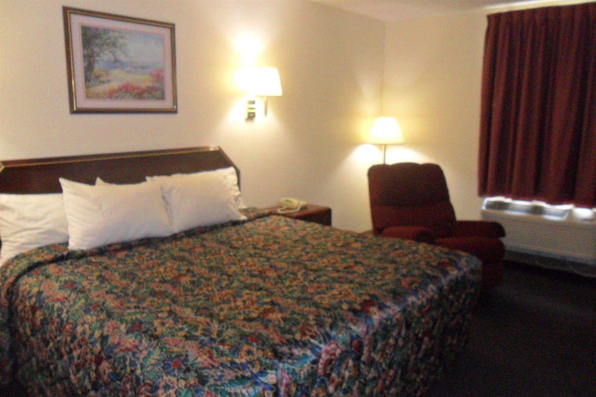 Luxury Inn & Suites Selma Bagian luar foto