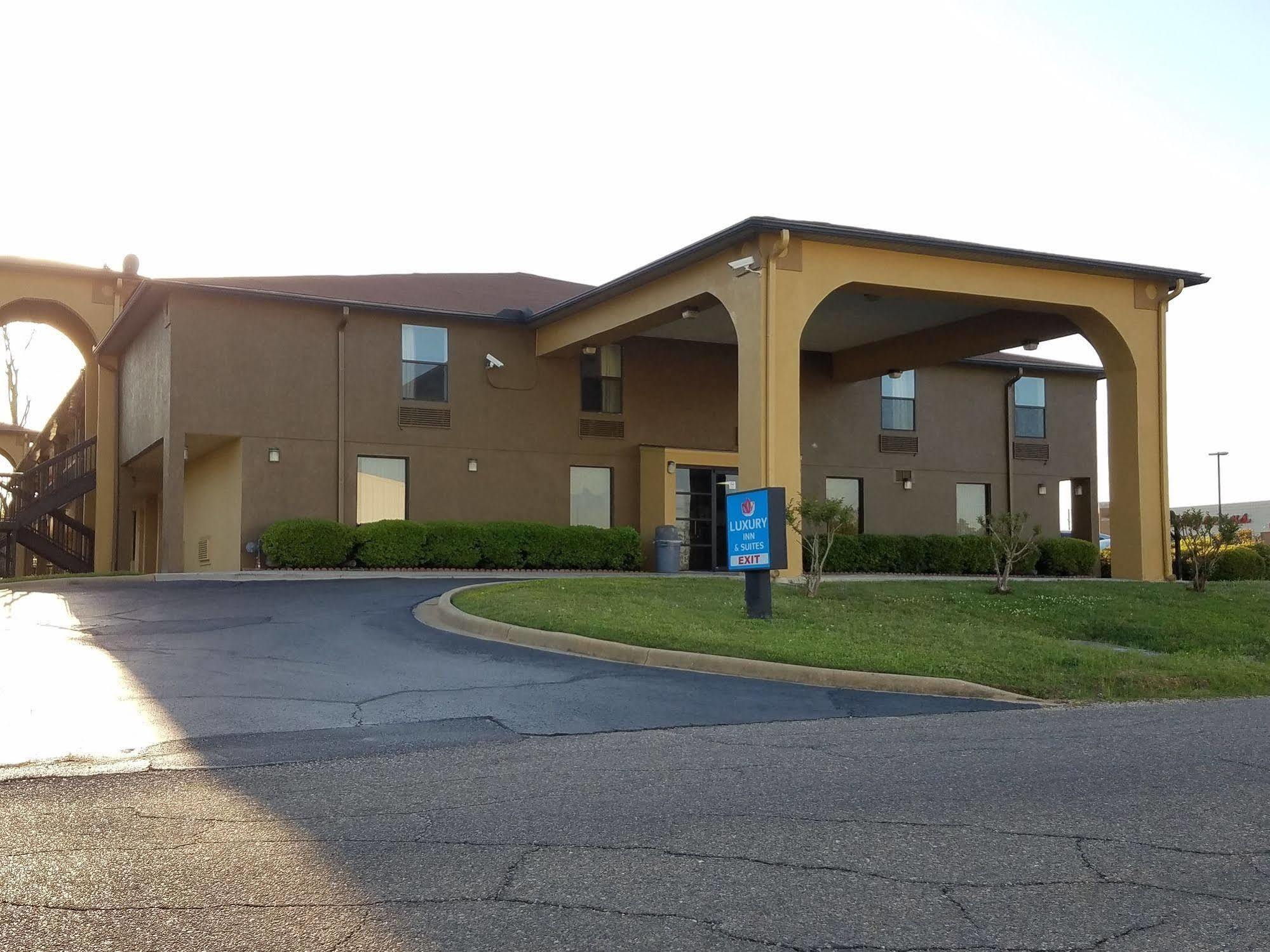 Luxury Inn & Suites Selma Bagian luar foto