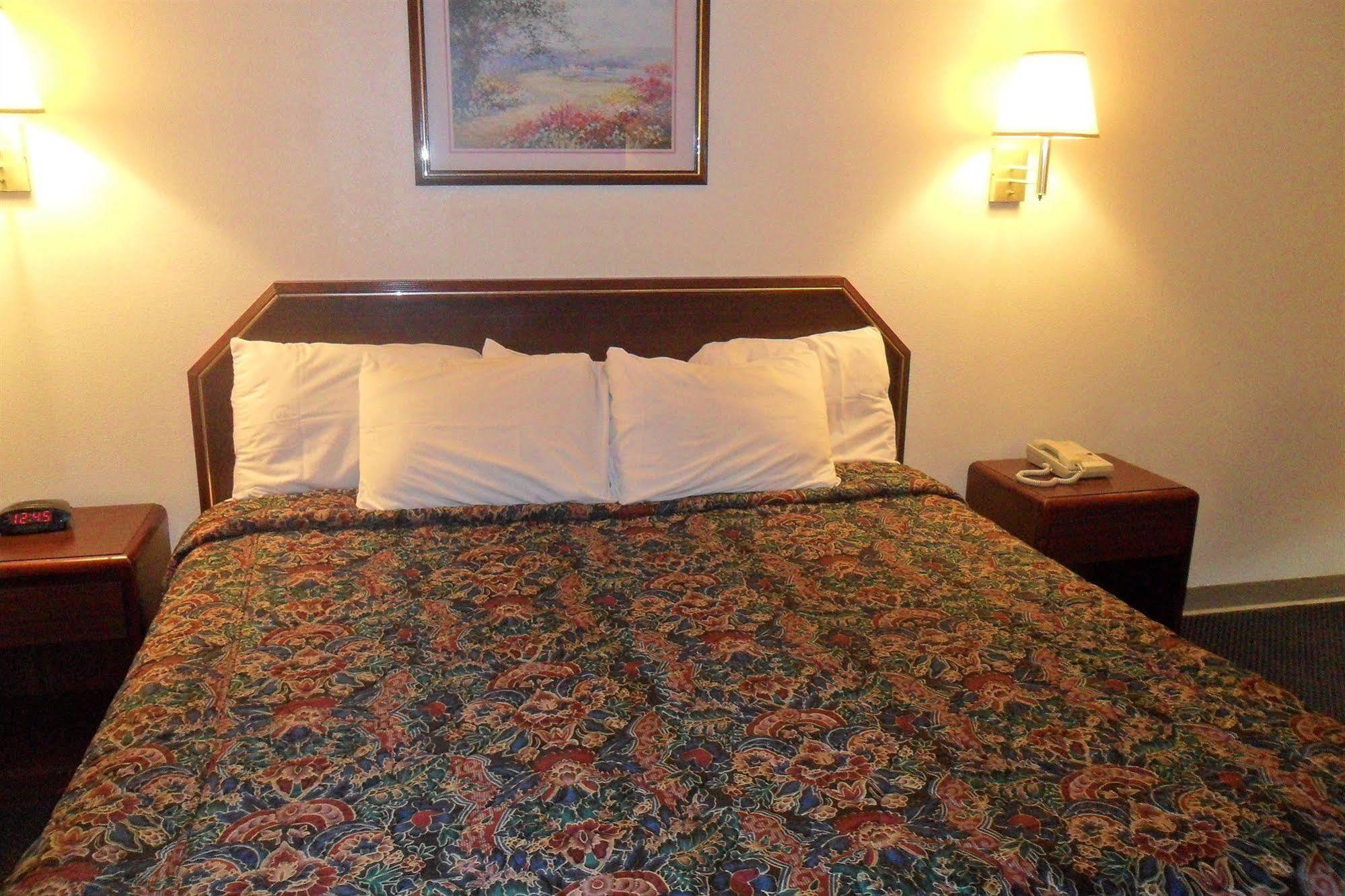 Luxury Inn & Suites Selma Bagian luar foto