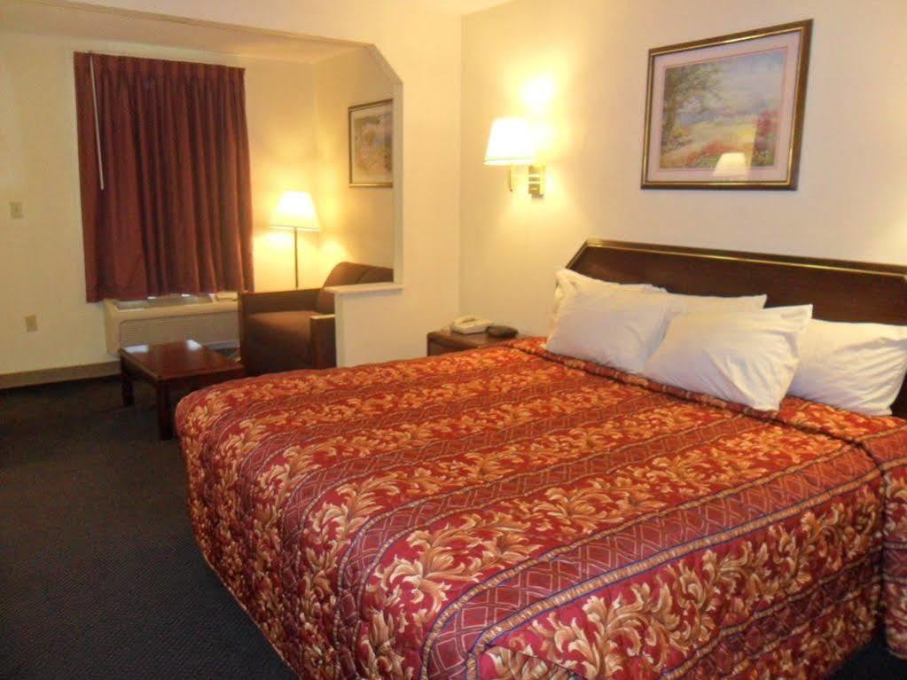 Luxury Inn & Suites Selma Bagian luar foto