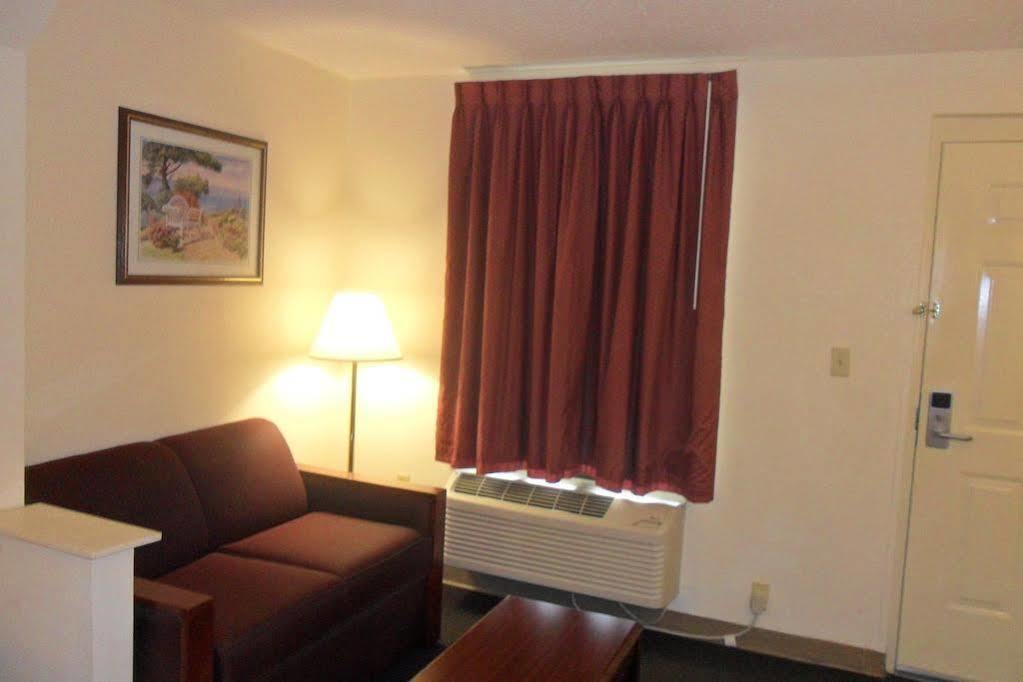 Luxury Inn & Suites Selma Bagian luar foto
