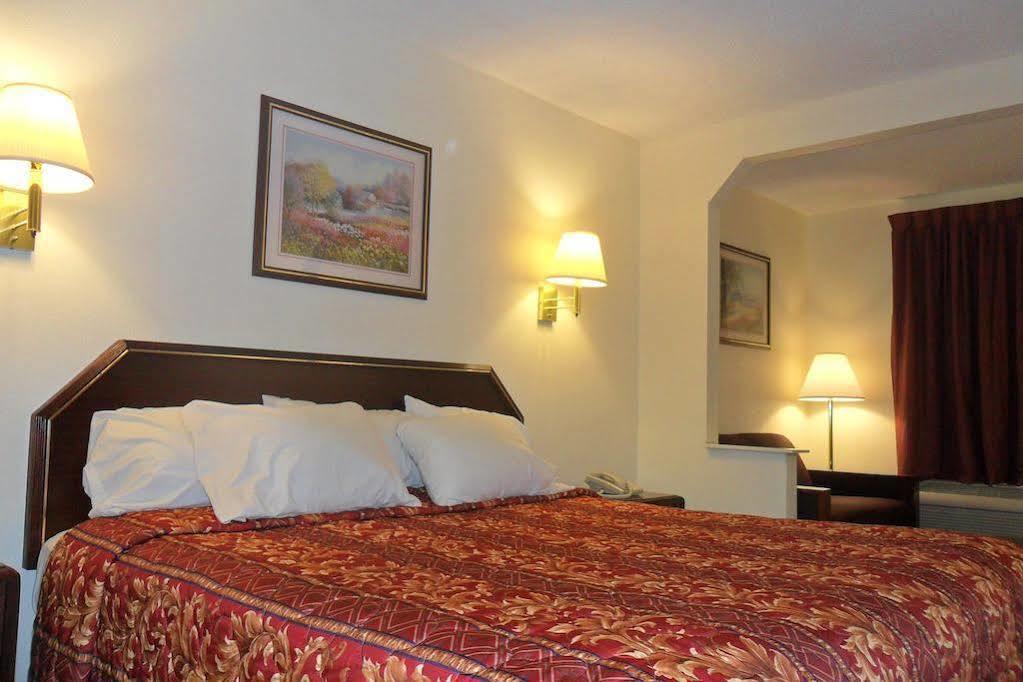 Luxury Inn & Suites Selma Bagian luar foto